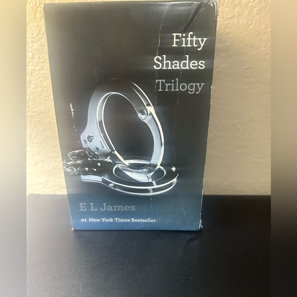 Vintage Fifty Shades Trilogy Box Set - Black and Gray - Picture 3 of 4